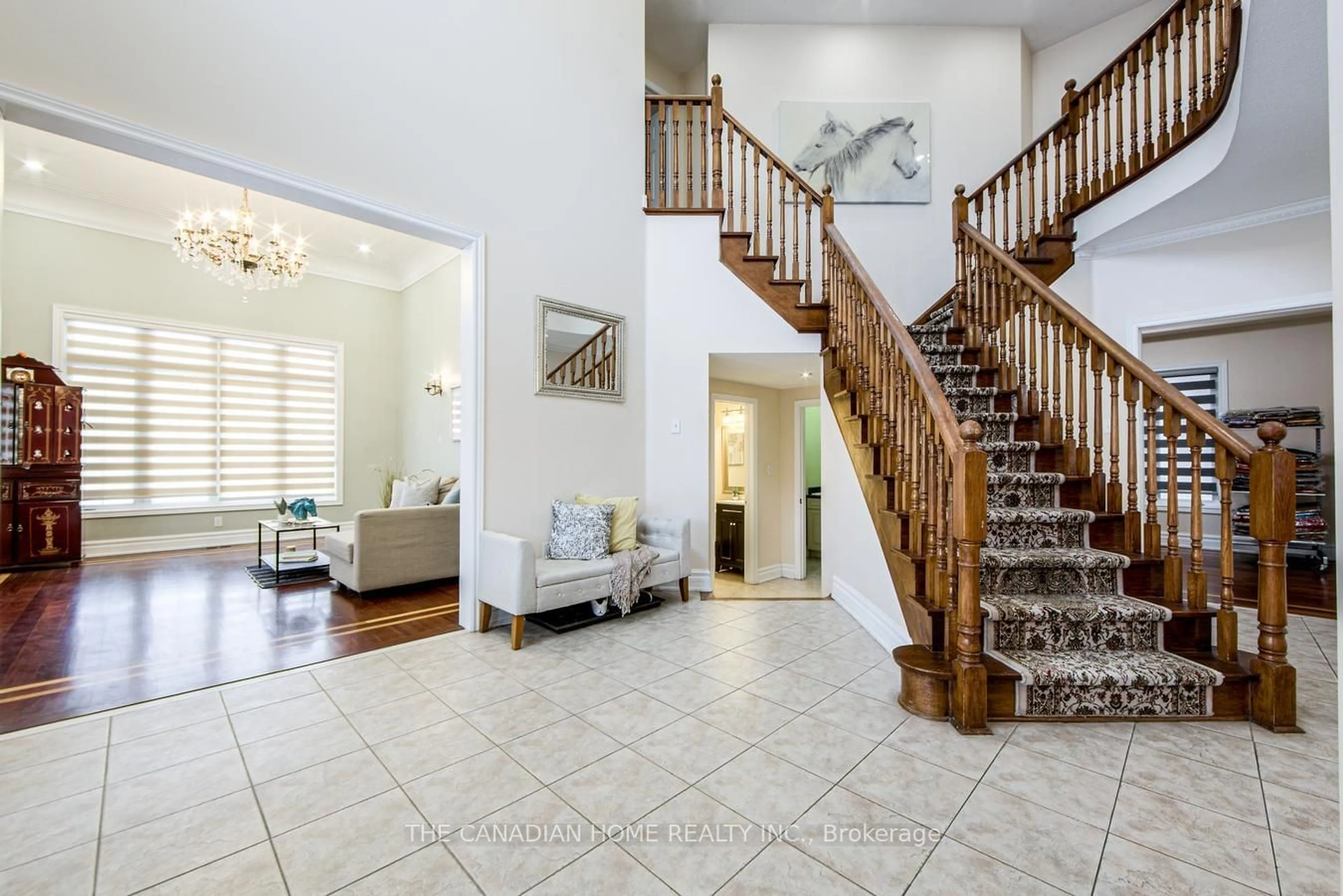 Indoor foyer for 3257 Weatherford Rd, Mississauga Ontario L5M 7X7