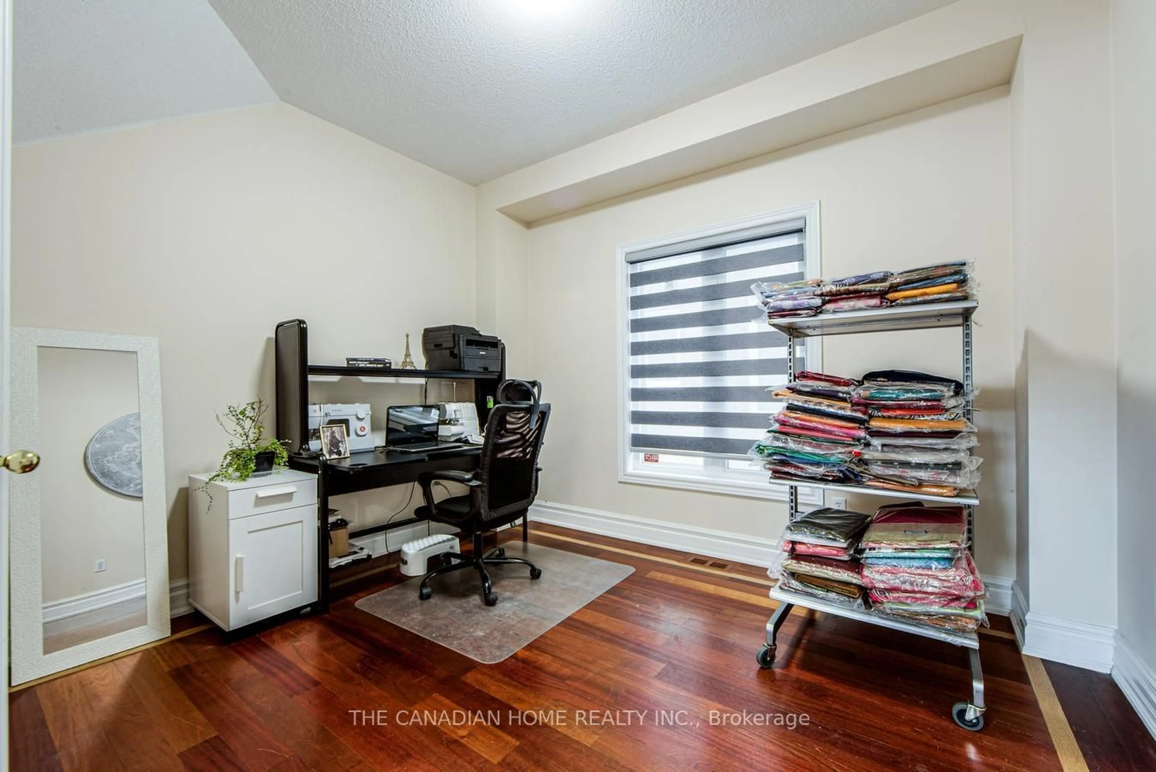 A pic of a room for 3257 Weatherford Rd, Mississauga Ontario L5M 7X7