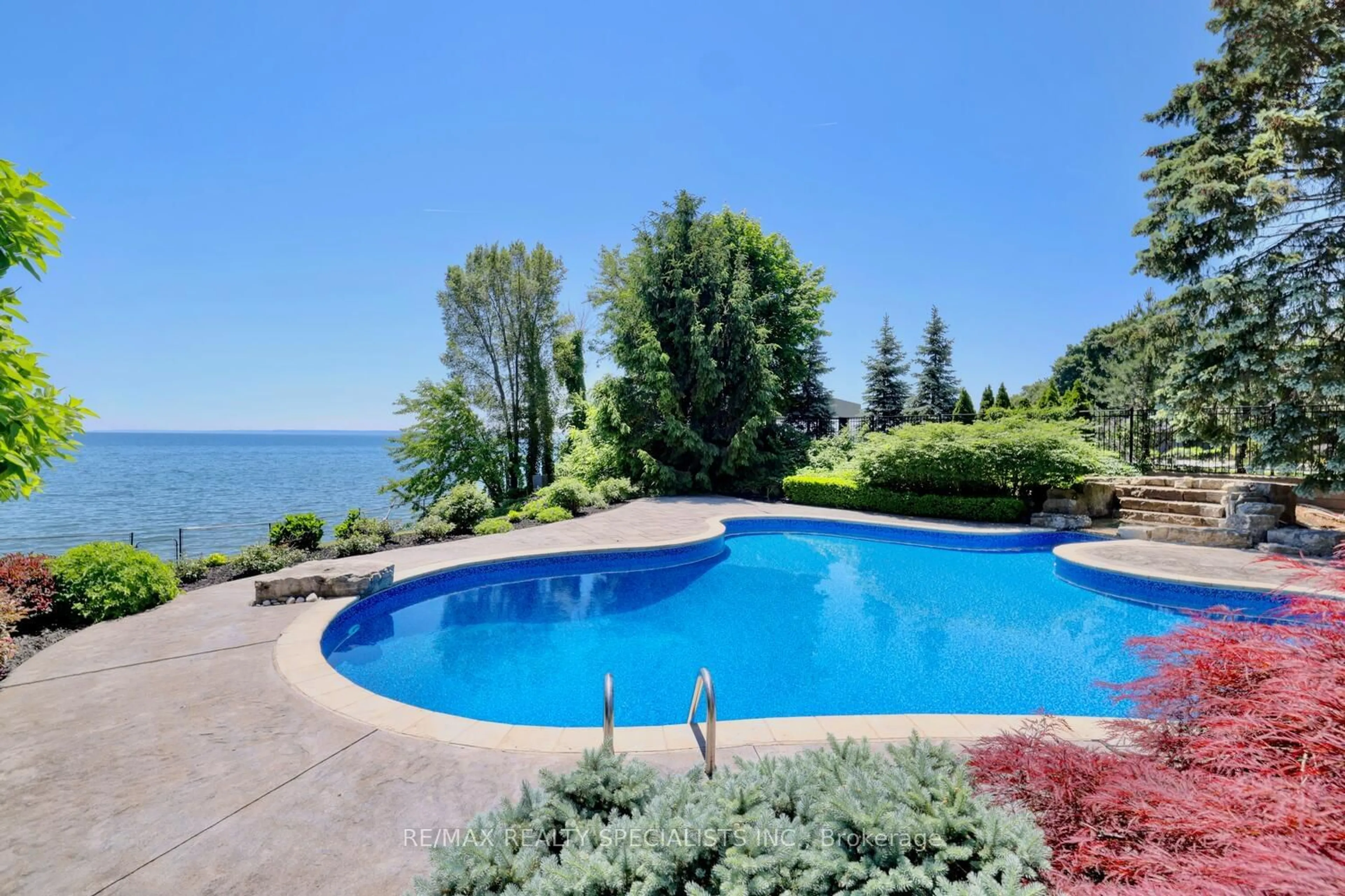 Pool for 4038 Lakeshore Rd, Burlington Ontario L7L 1A1