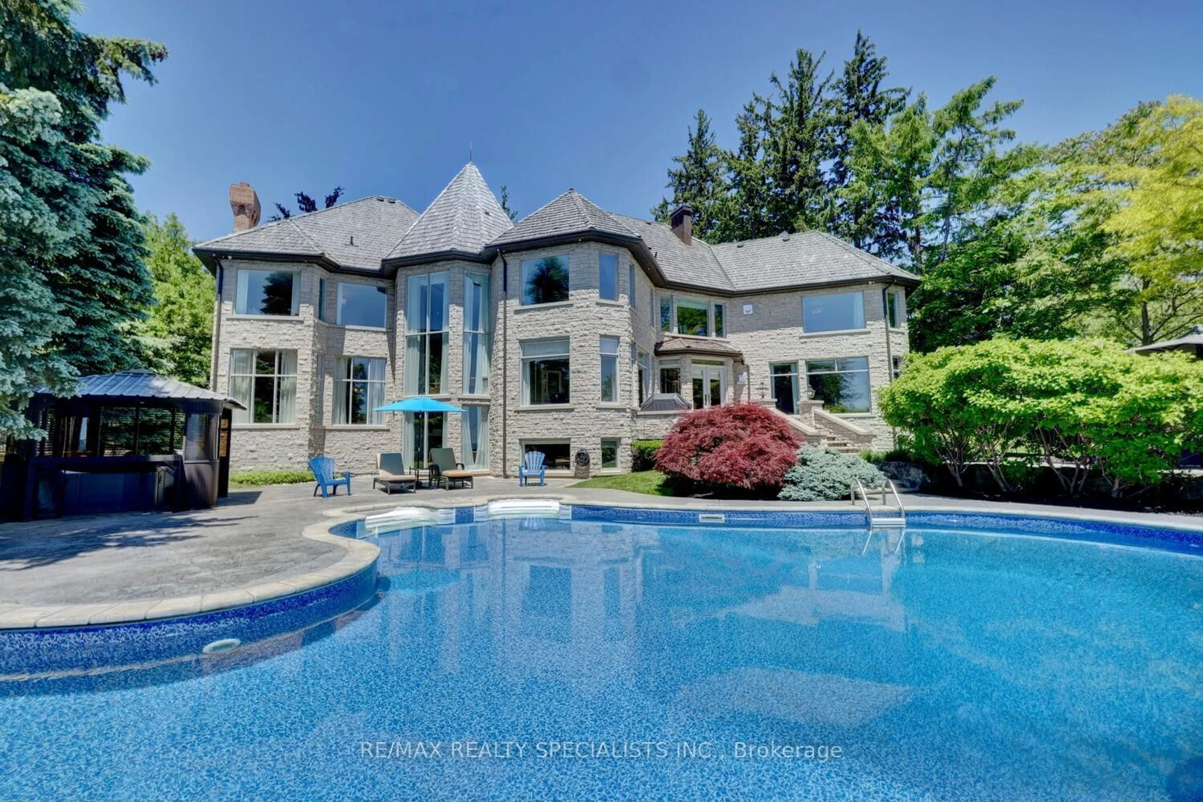 Pool for 4038 Lakeshore Rd, Burlington Ontario L7L 1A1