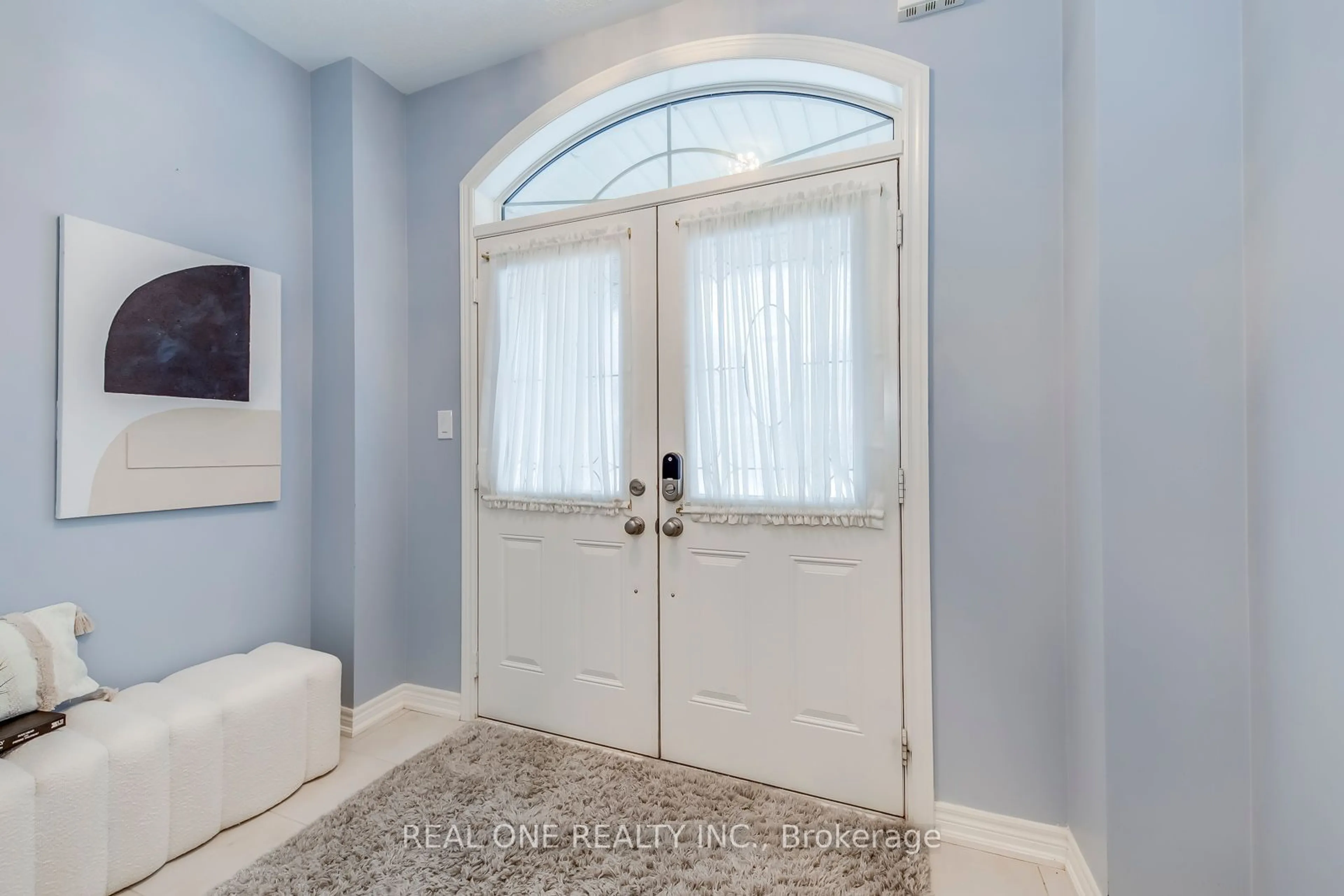 Indoor entryway for 475 George Ryan Ave, Oakville Ontario L6H 0S4