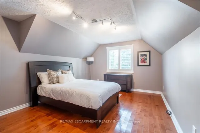 Additional property image - 3300 Lakeshore Rd