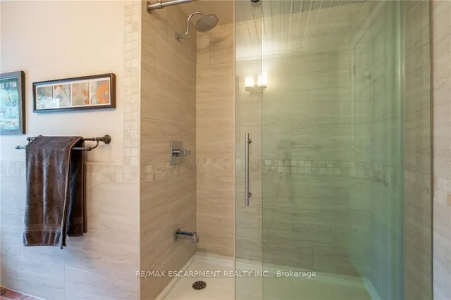 Additional property image - 3300 Lakeshore Rd