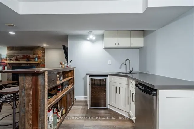 Additional property image - 3300 Lakeshore Rd