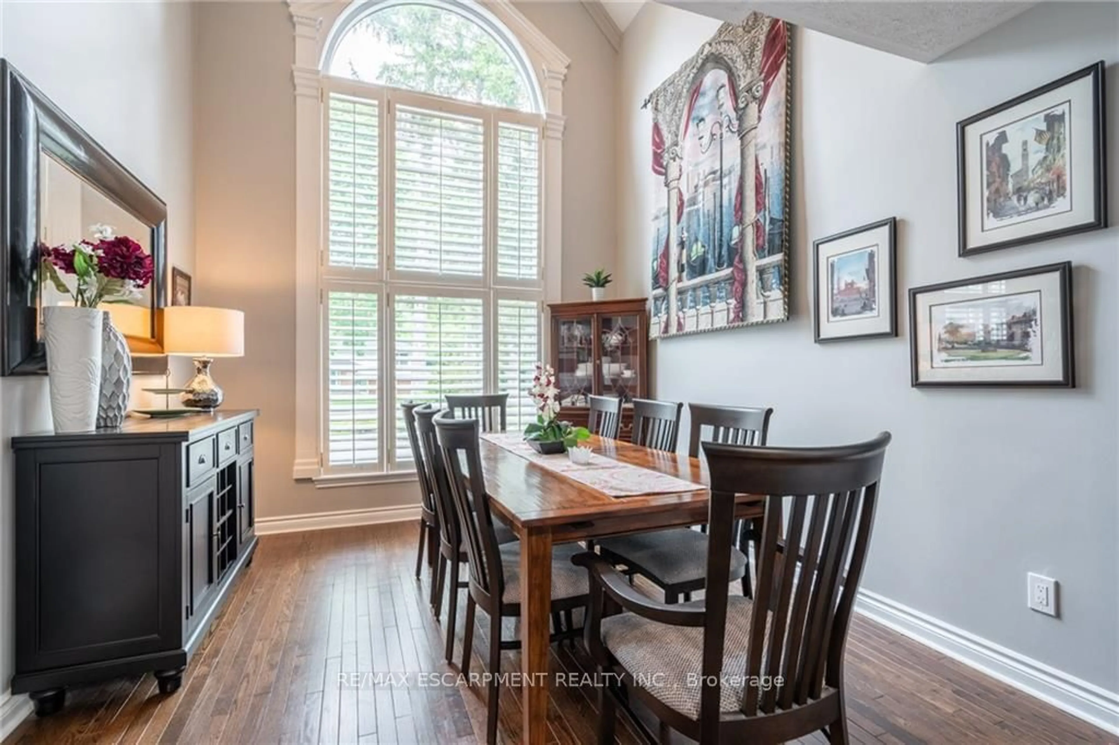 Dining room, wood/laminate floor for 3300 Lakeshore Rd, Burlington Ontario L7N 1A8