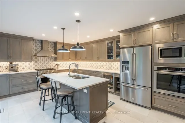Additional property image - 3300 Lakeshore Rd