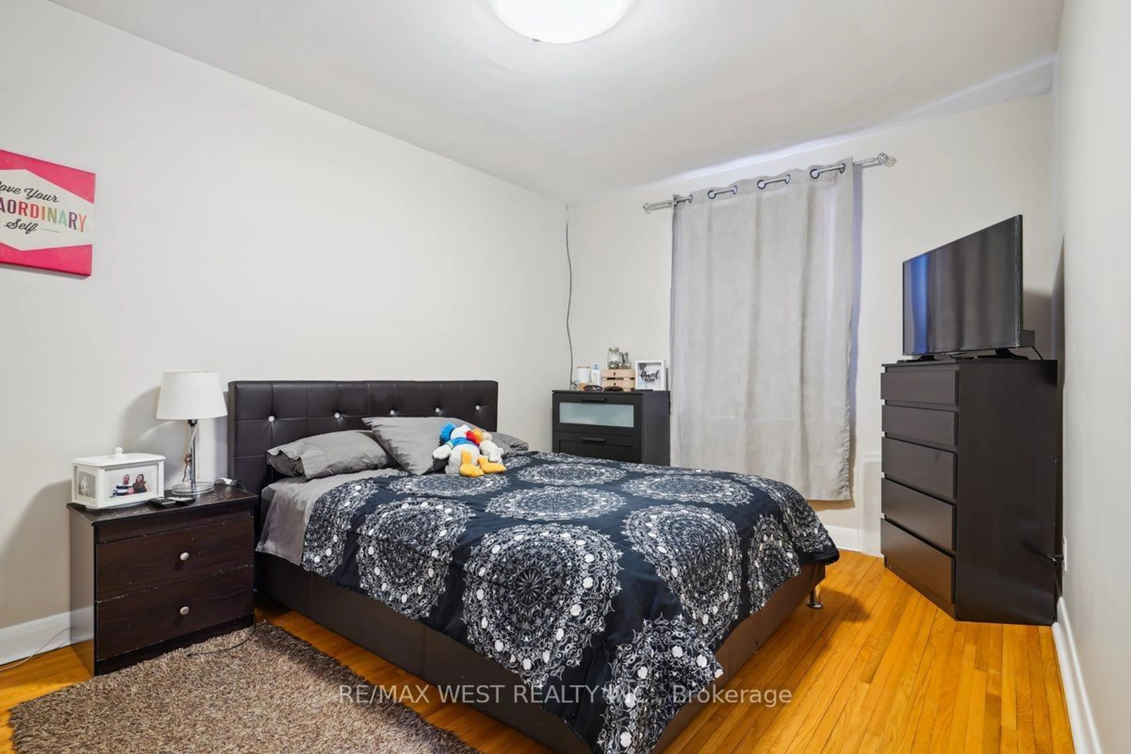 A pic of a room for 555 Silverthorn Ave, Toronto Ontario M6M 3J1