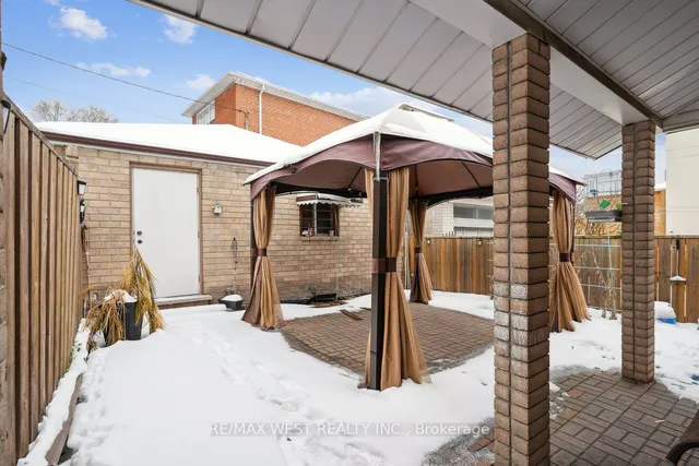 Additional property image - 555 Silverthorn Ave
