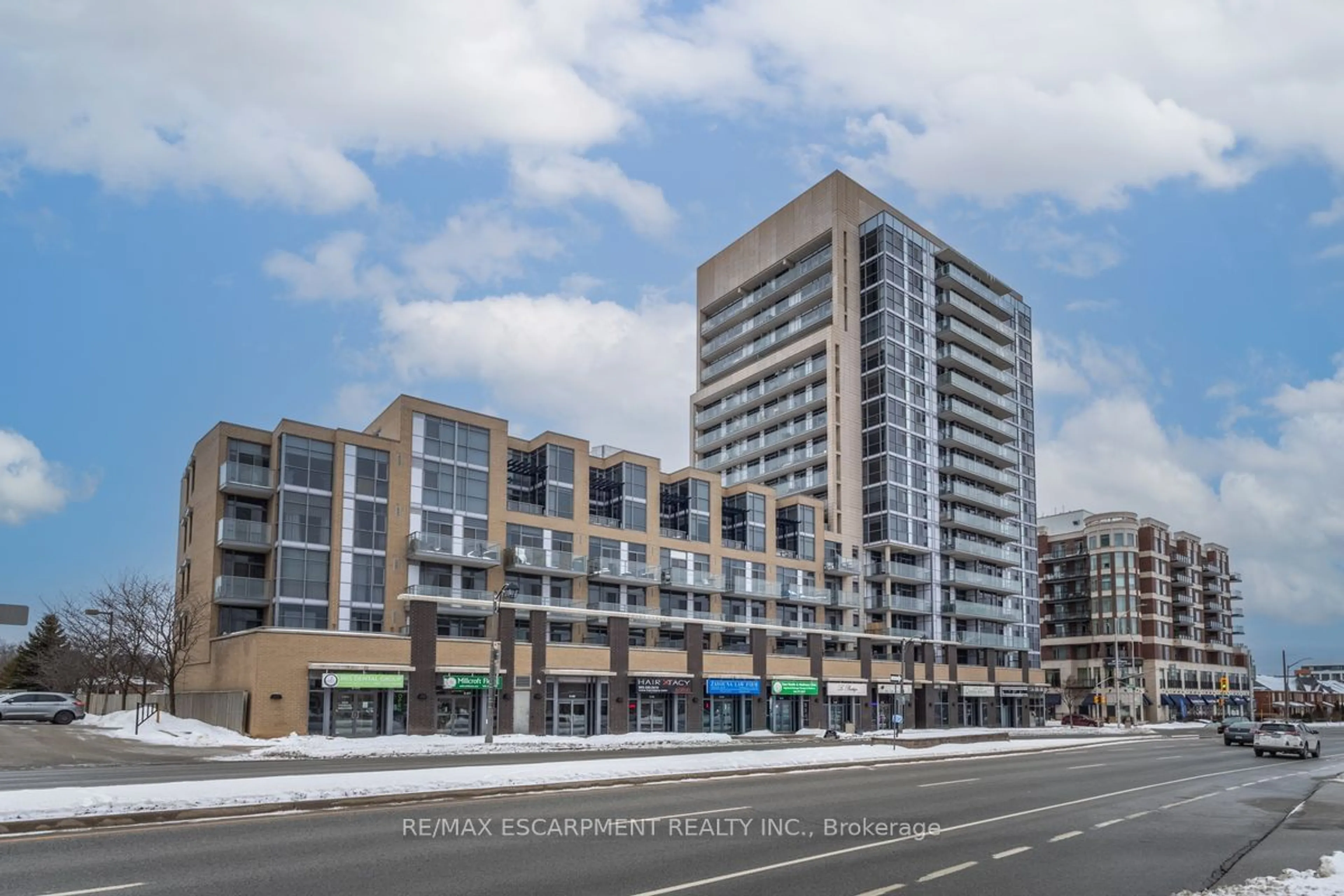 Patio, unknown for 1940 Ironstone Dr #311, Burlington Ontario L7L 0E4