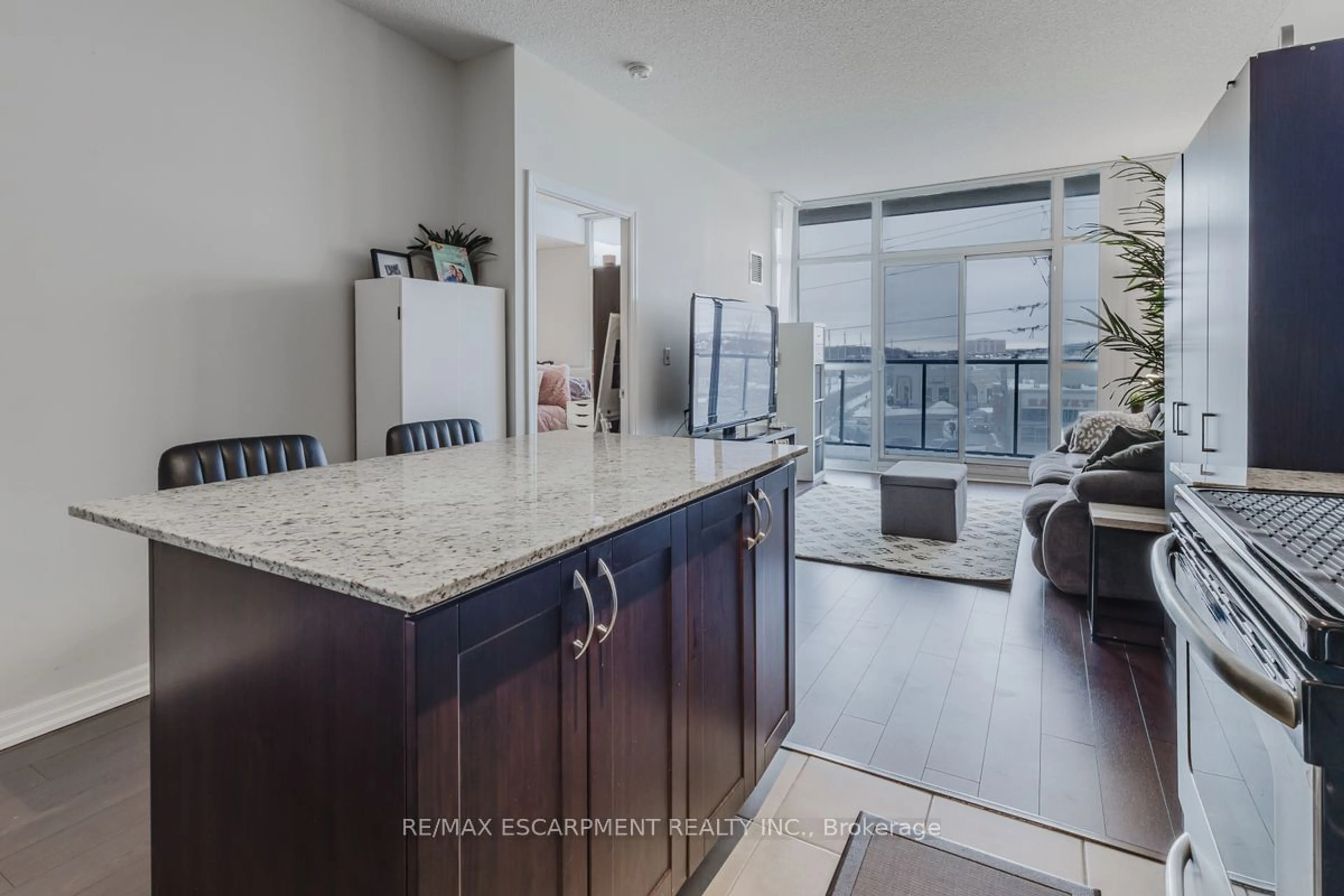 Open concept kitchen, ceramic/tile floor for 1940 Ironstone Dr #311, Burlington Ontario L7L 0E4