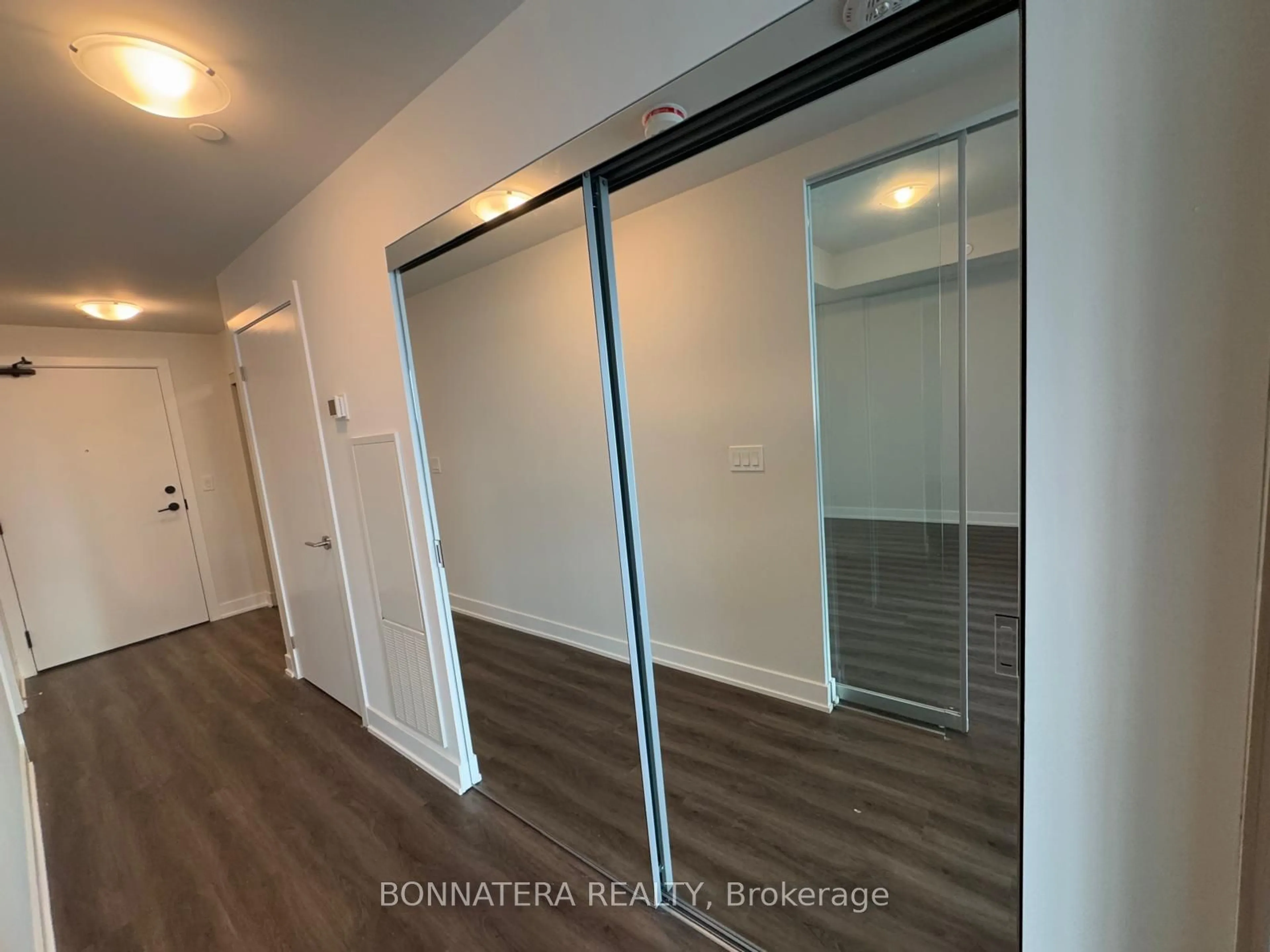 A pic of a room for 430 Square One Dr #1604, Mississauga Ontario L5B 0L6