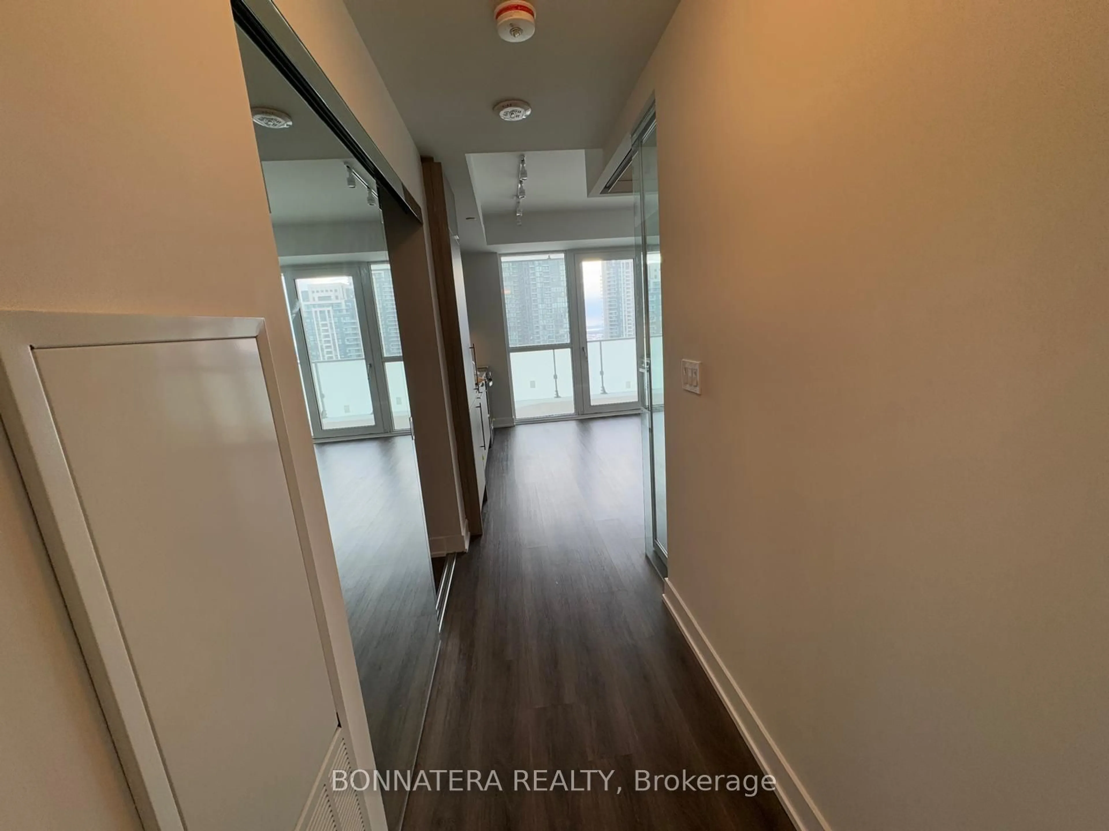 A pic of a room for 430 Square One Dr #1604, Mississauga Ontario L5B 0L6