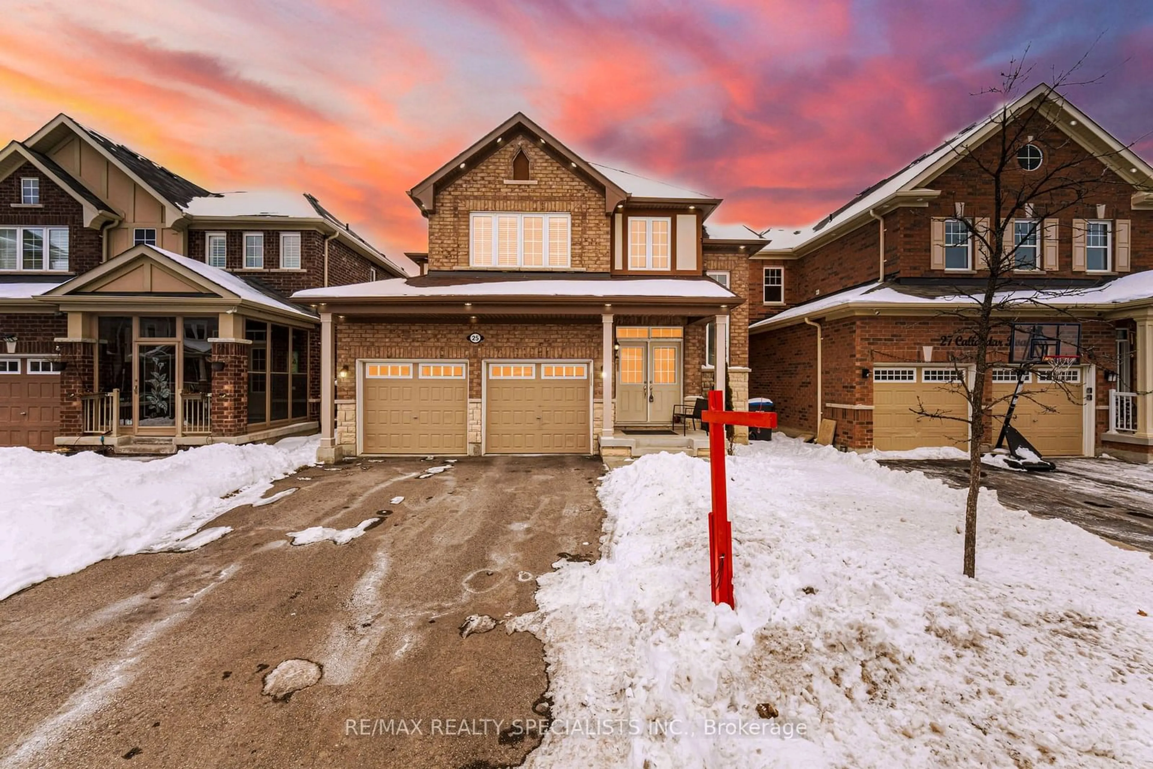 A pic from outside/outdoor area/front of a property/back of a property/a pic from drone, street for 25 Callandar Rd, Brampton Ontario L7A 4V1