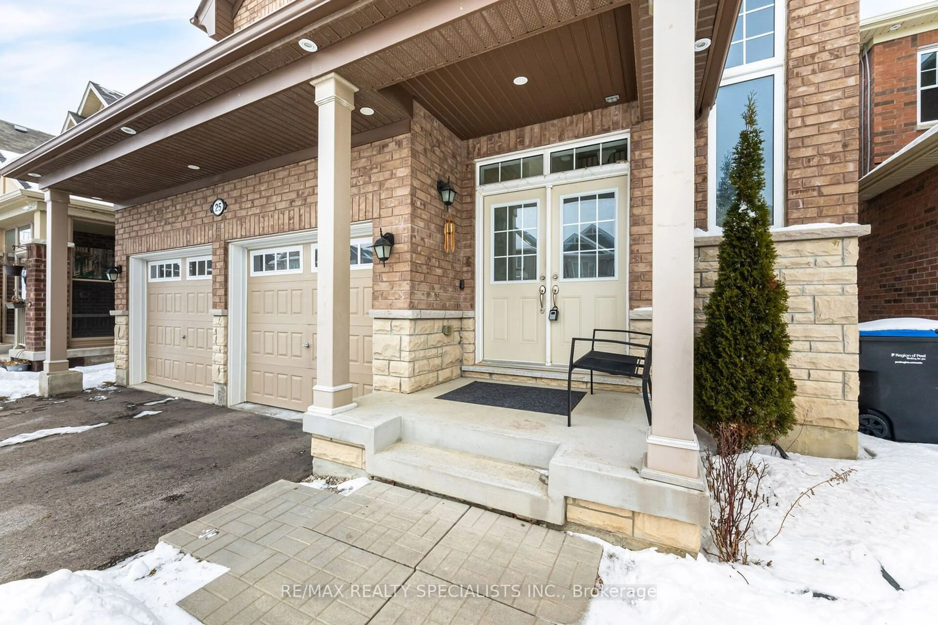 Indoor entryway for 25 Callandar Rd, Brampton Ontario L7A 4V1