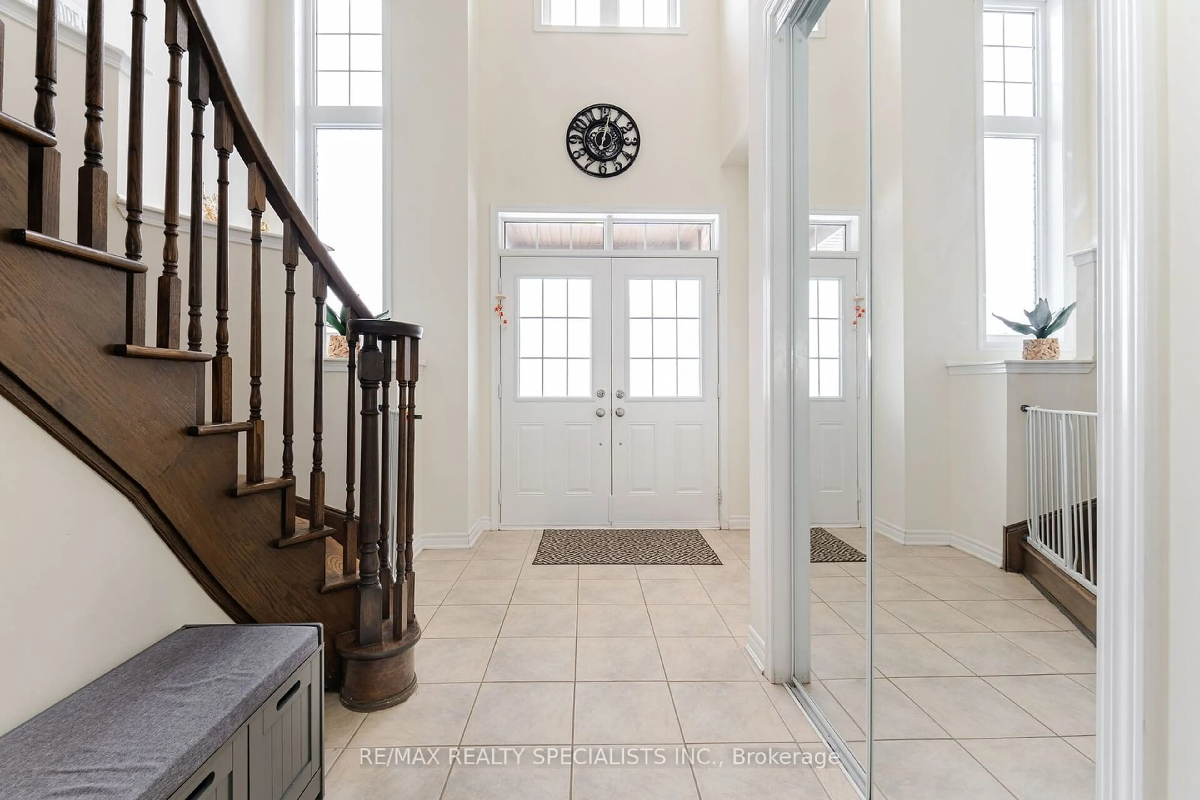 Indoor foyer for 25 Callandar Rd, Brampton Ontario L7A 4V1