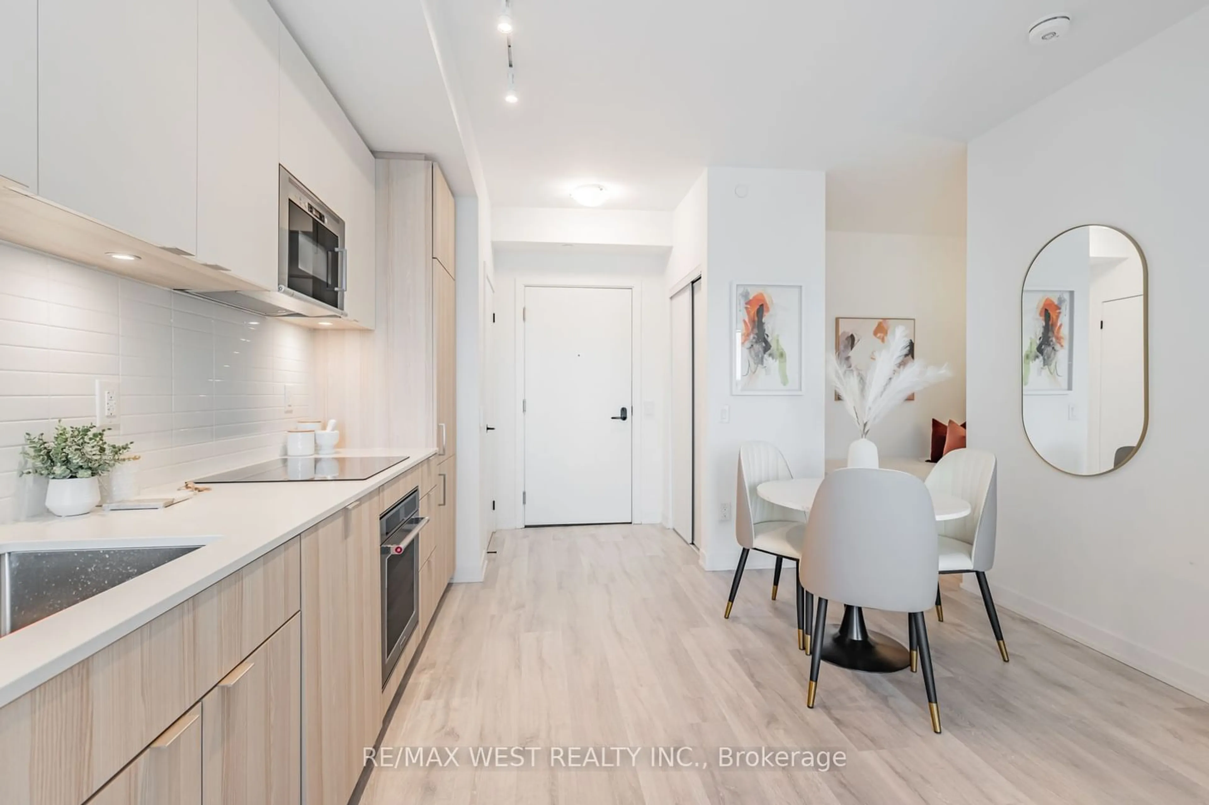 Open concept kitchen, unknown for 215 Lakeshore Rd #435, Mississauga Ontario L5H 0A7