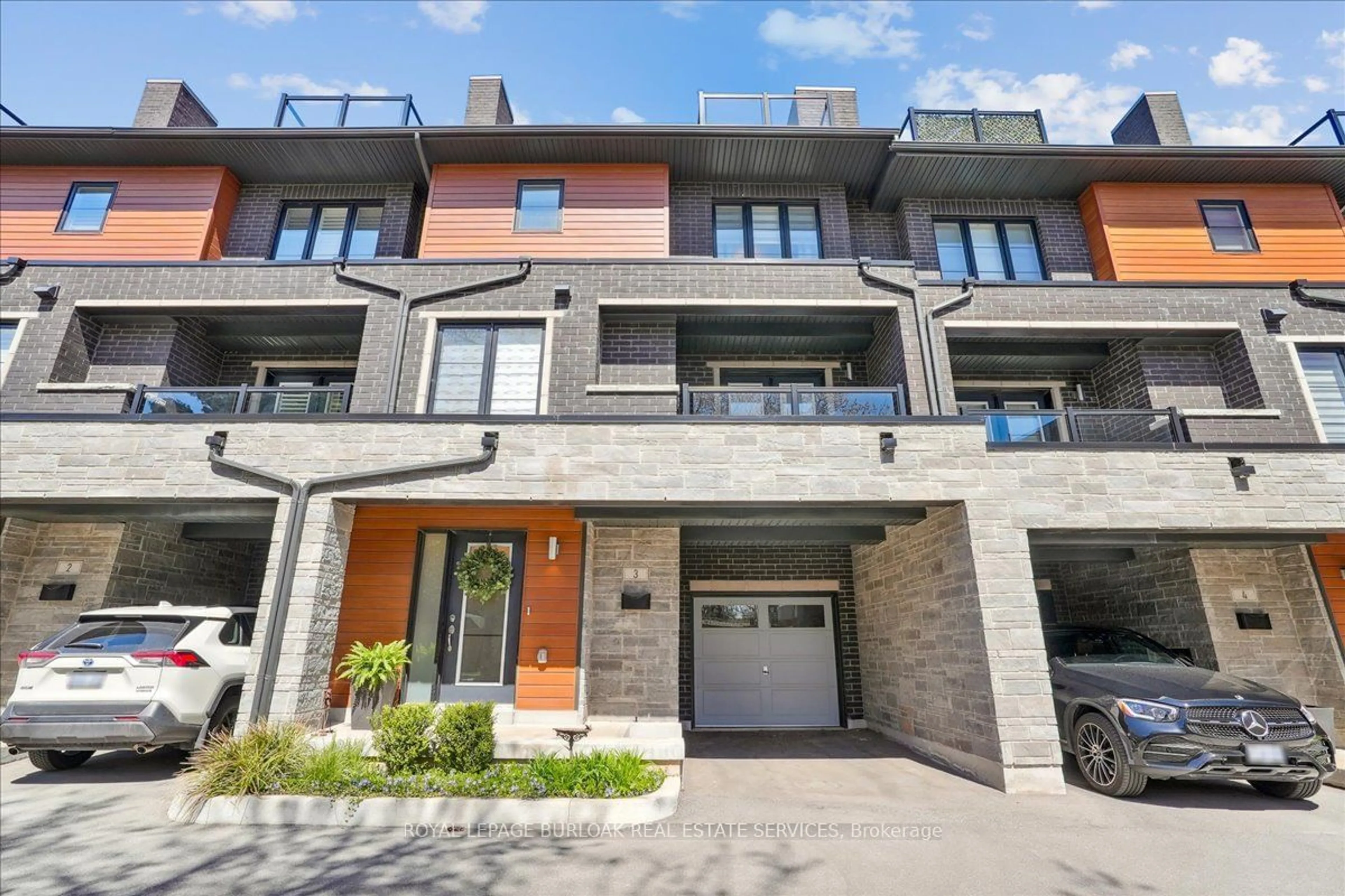 Home with brick exterior material, street for 2071 Ghent Ave #3, Burlington Ontario L7R 1Y4