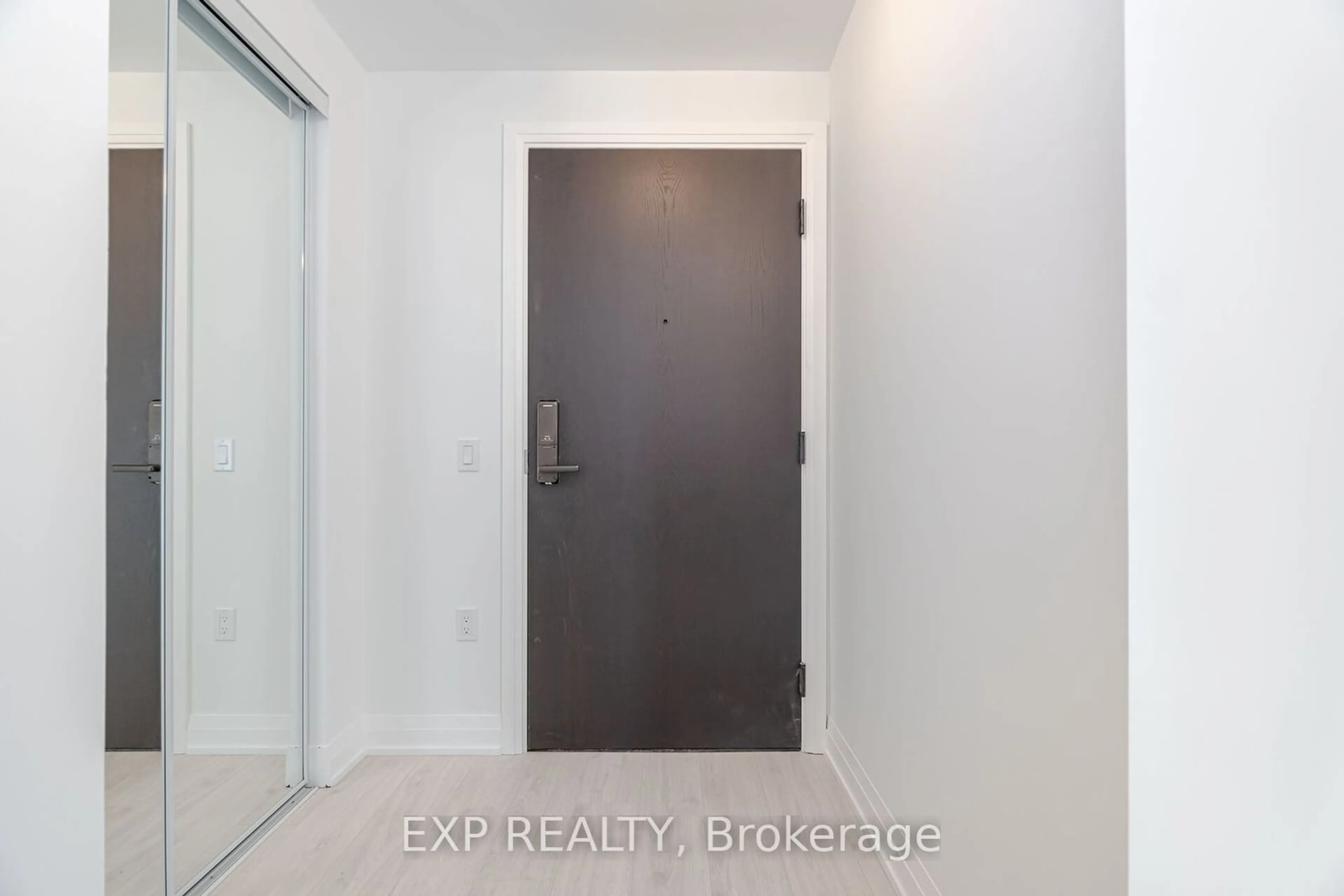 Indoor entryway for 412 Silver Maple Rd #405, Oakville Ontario L6H 0S2