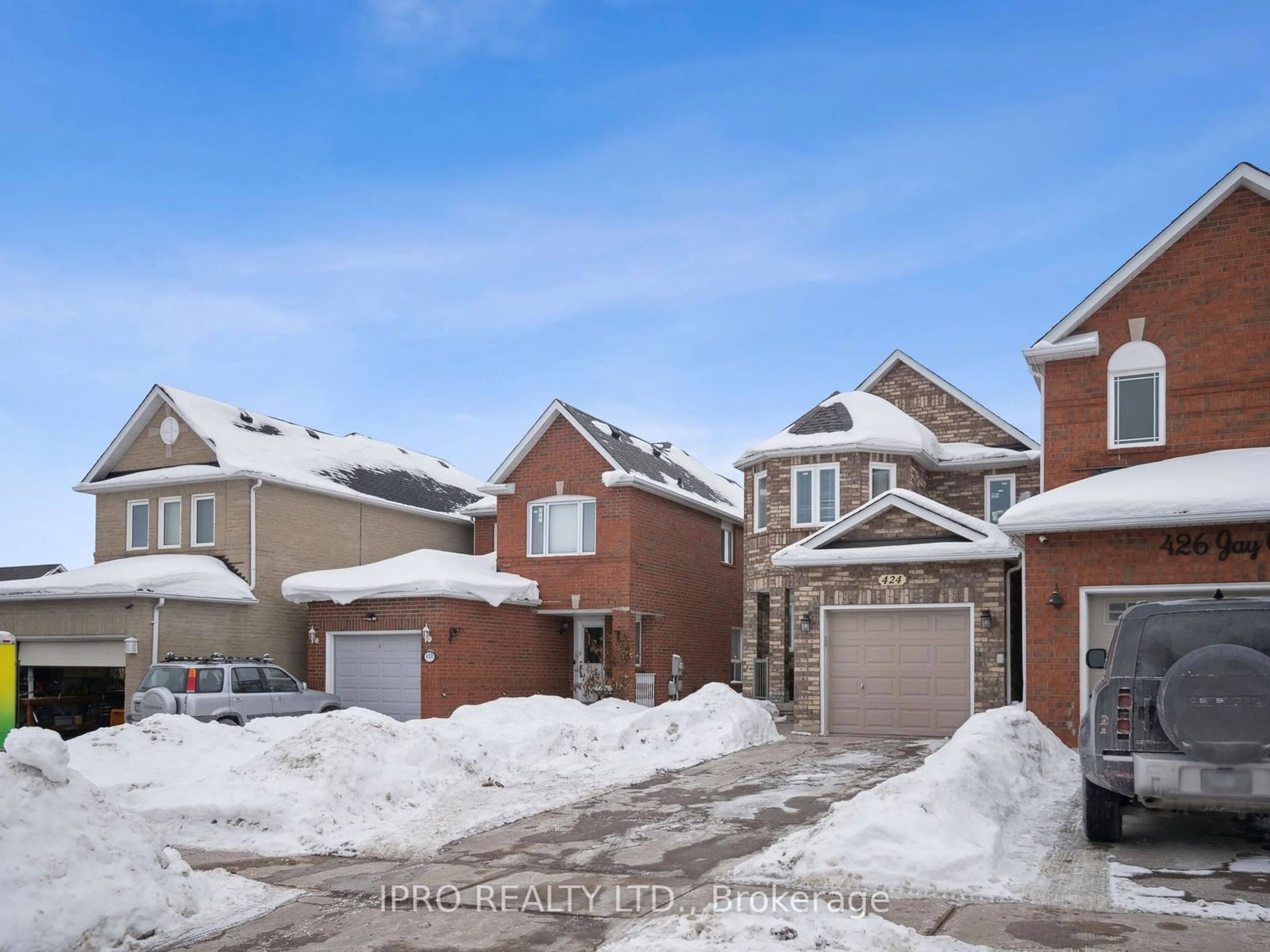 A pic from outside/outdoor area/front of a property/back of a property/a pic from drone, street for 424 Jay Cres, Orangeville Ontario L9W 4Z2