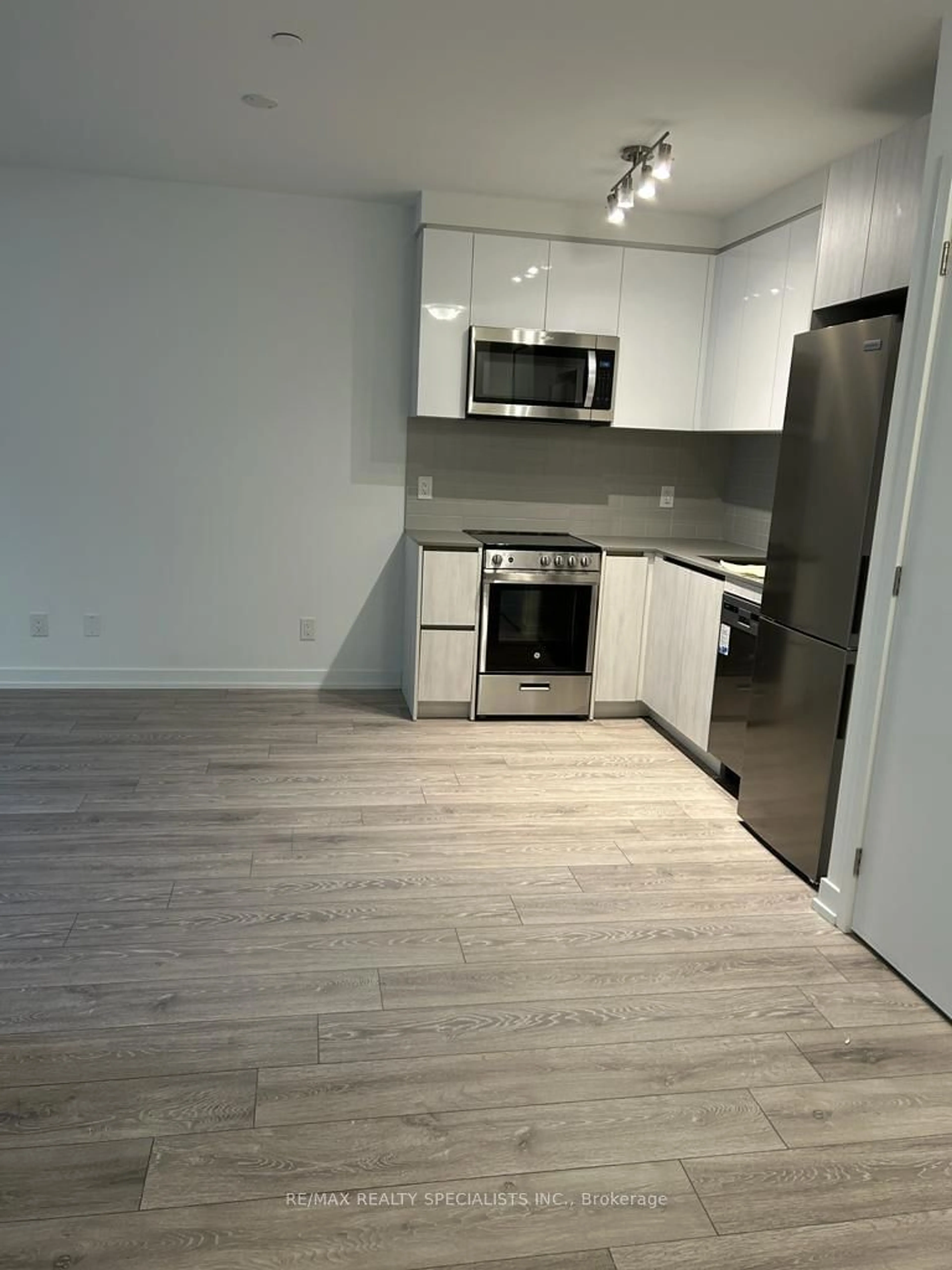 Standard kitchen, unknown for 3100 Keele St #337, Toronto Ontario M3M 2H4