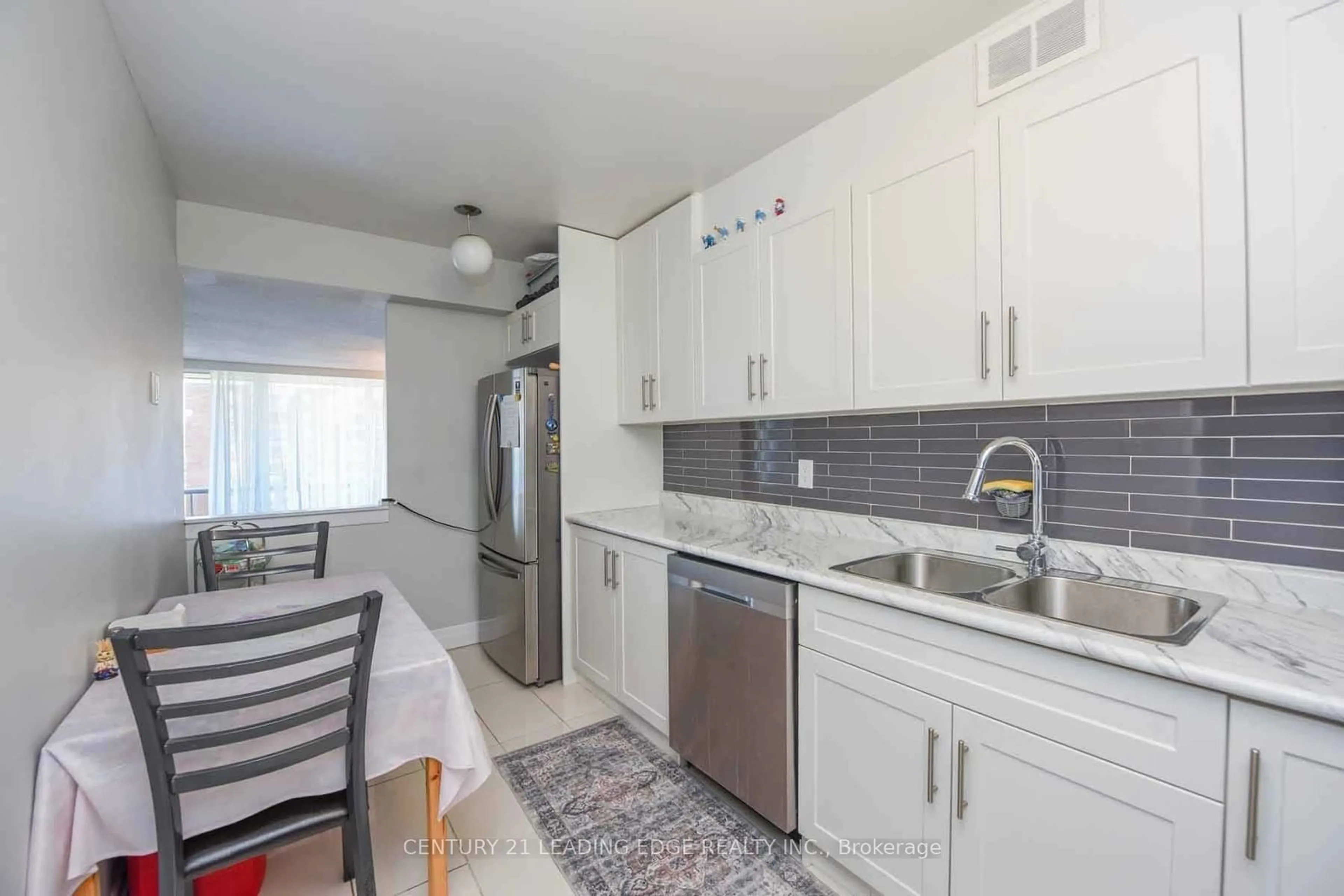 Standard kitchen, ceramic/tile floor for 25 Four Winds Dr #811, Toronto Ontario M3J 1K8