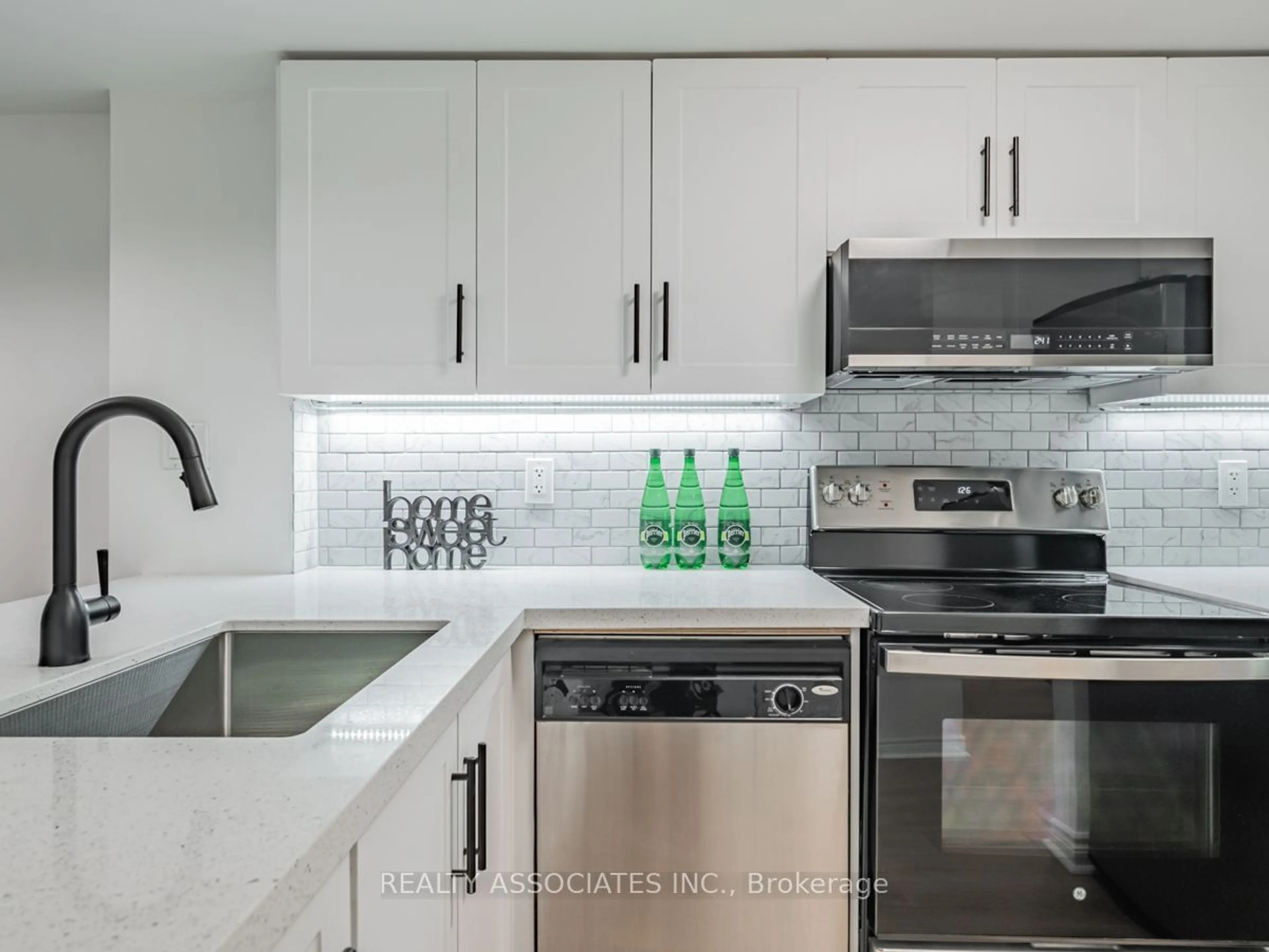 Contemporary kitchen, ceramic/tile floor for 31 Foundry Ave #26, Toronto Ontario M6H 4K7