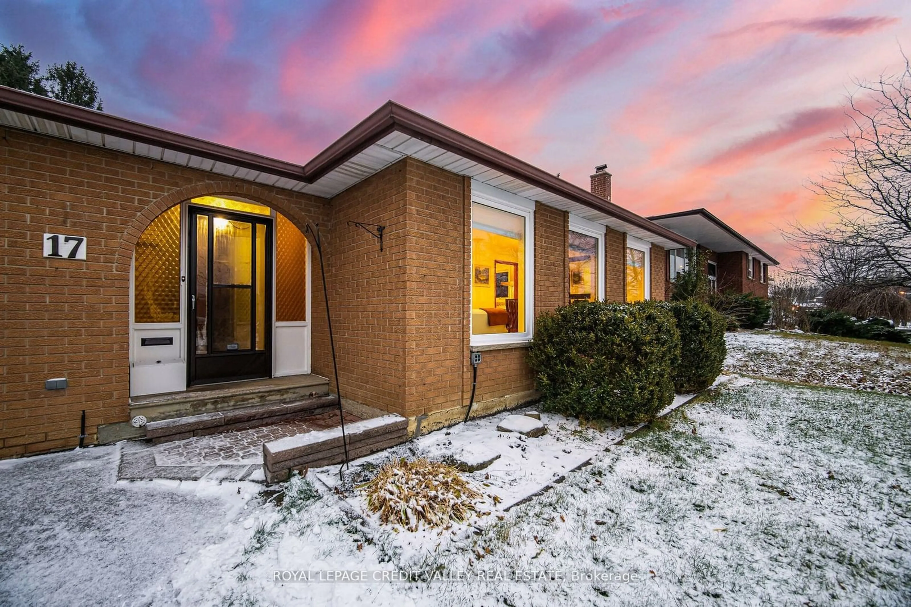 Home with brick exterior material, street for 17 Meadowland Gate, Brampton Ontario L6W 3N8