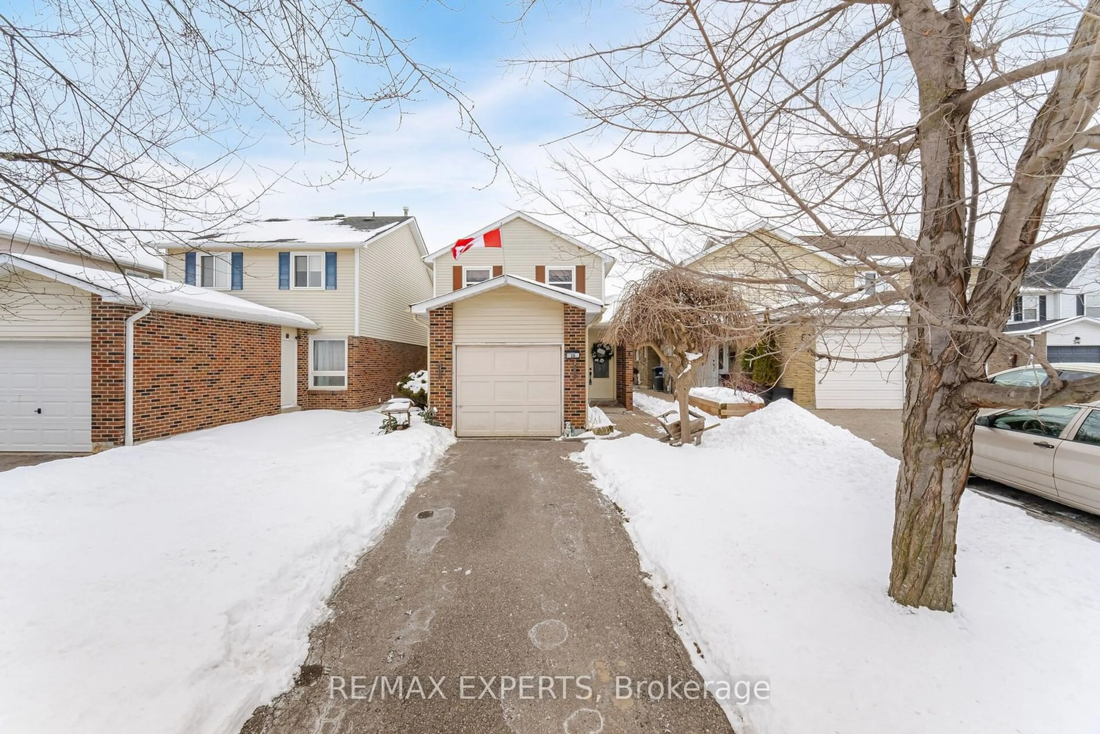 A pic from outside/outdoor area/front of a property/back of a property/a pic from drone, street for 28 Traverston Crt, Brampton Ontario L6Z 1C9