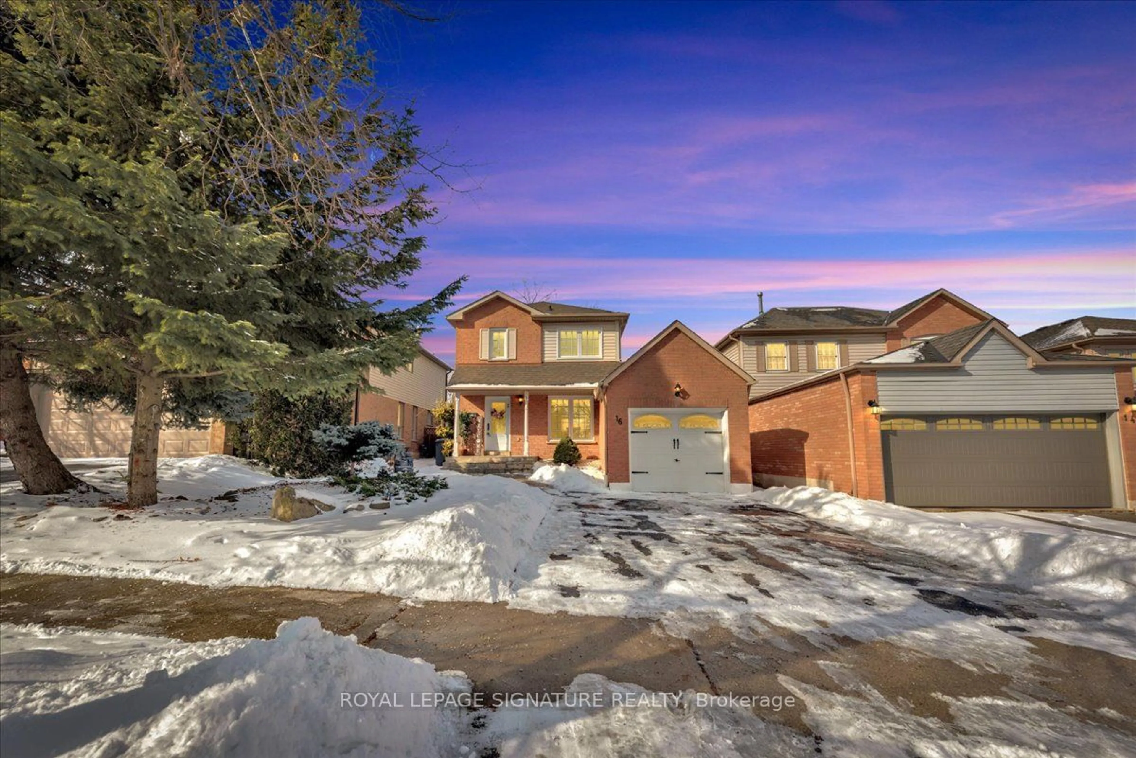 A pic from outside/outdoor area/front of a property/back of a property/a pic from drone, street for 16 Nectarine Cres, Brampton Ontario L6S 5Y9