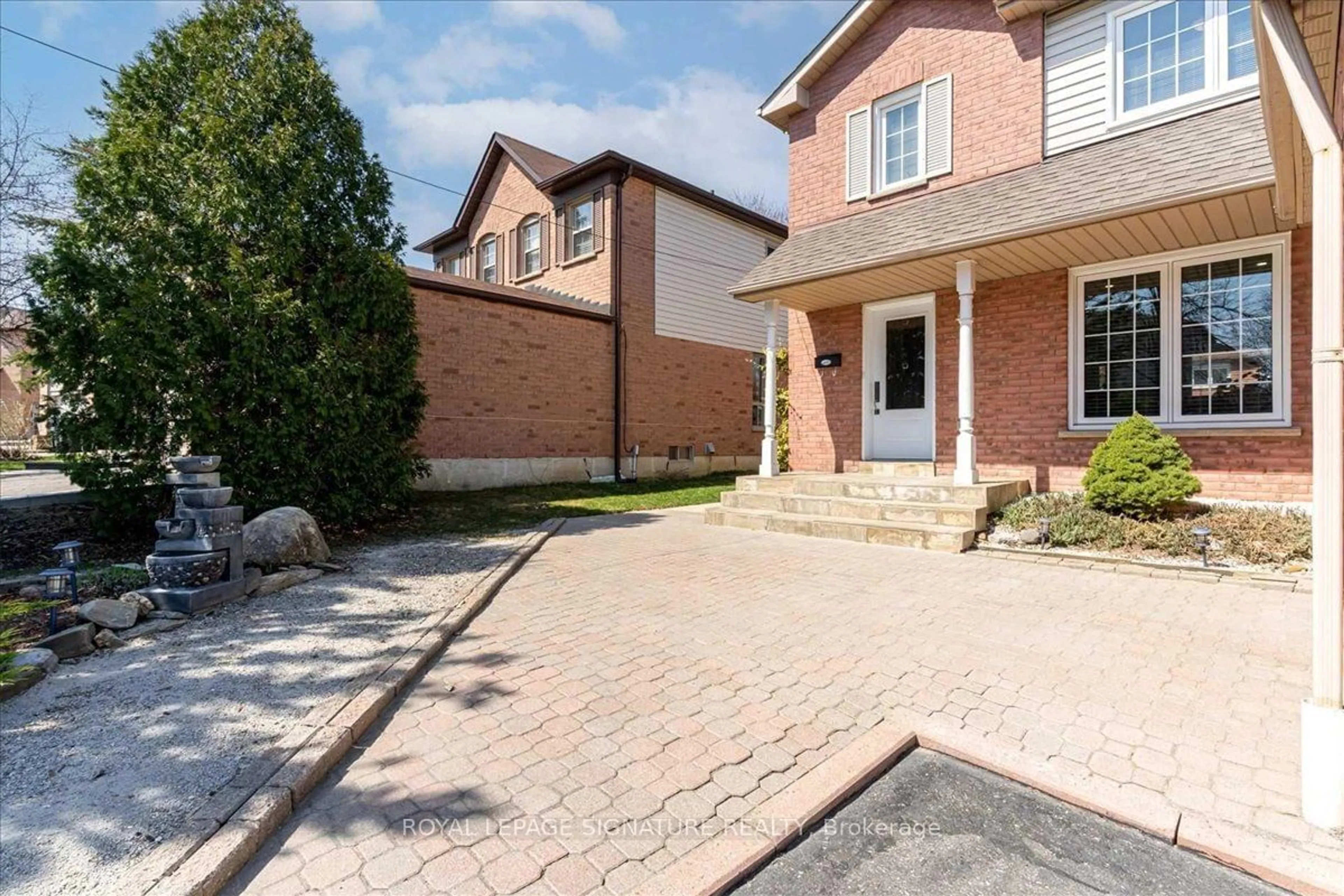 Home with brick exterior material, street for 16 Nectarine Cres, Brampton Ontario L6S 5Y9