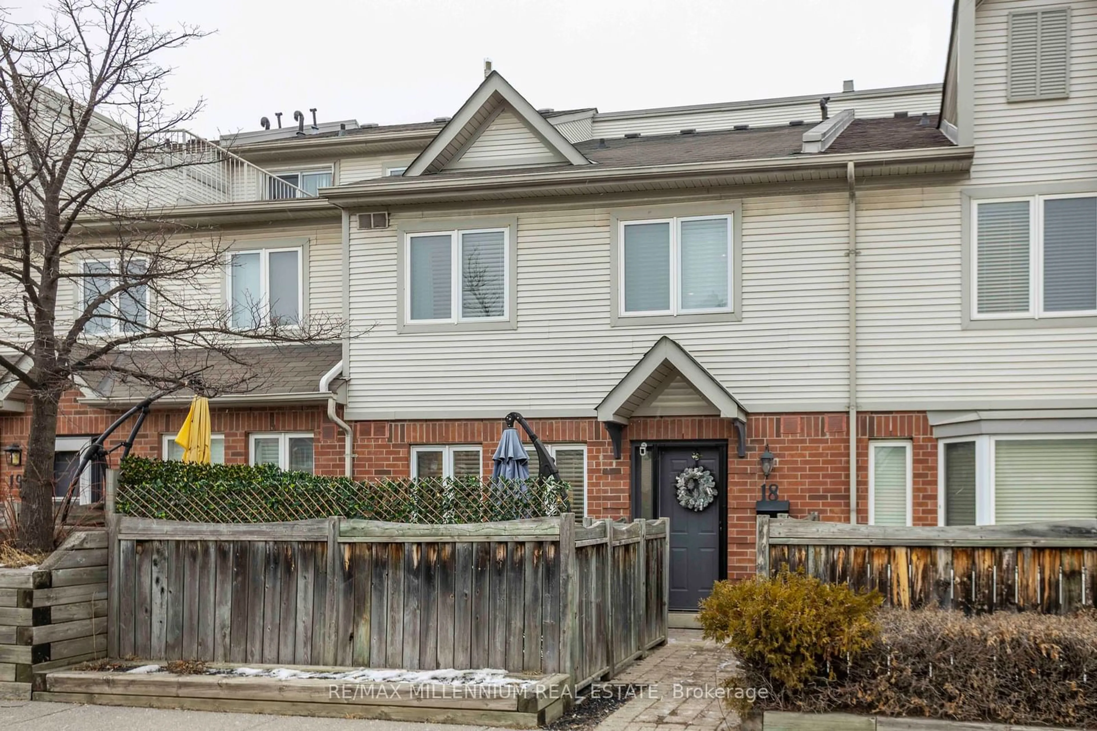 Unknown for 1221 Parkwest Pl #18, Mississauga Ontario L5E 3J3