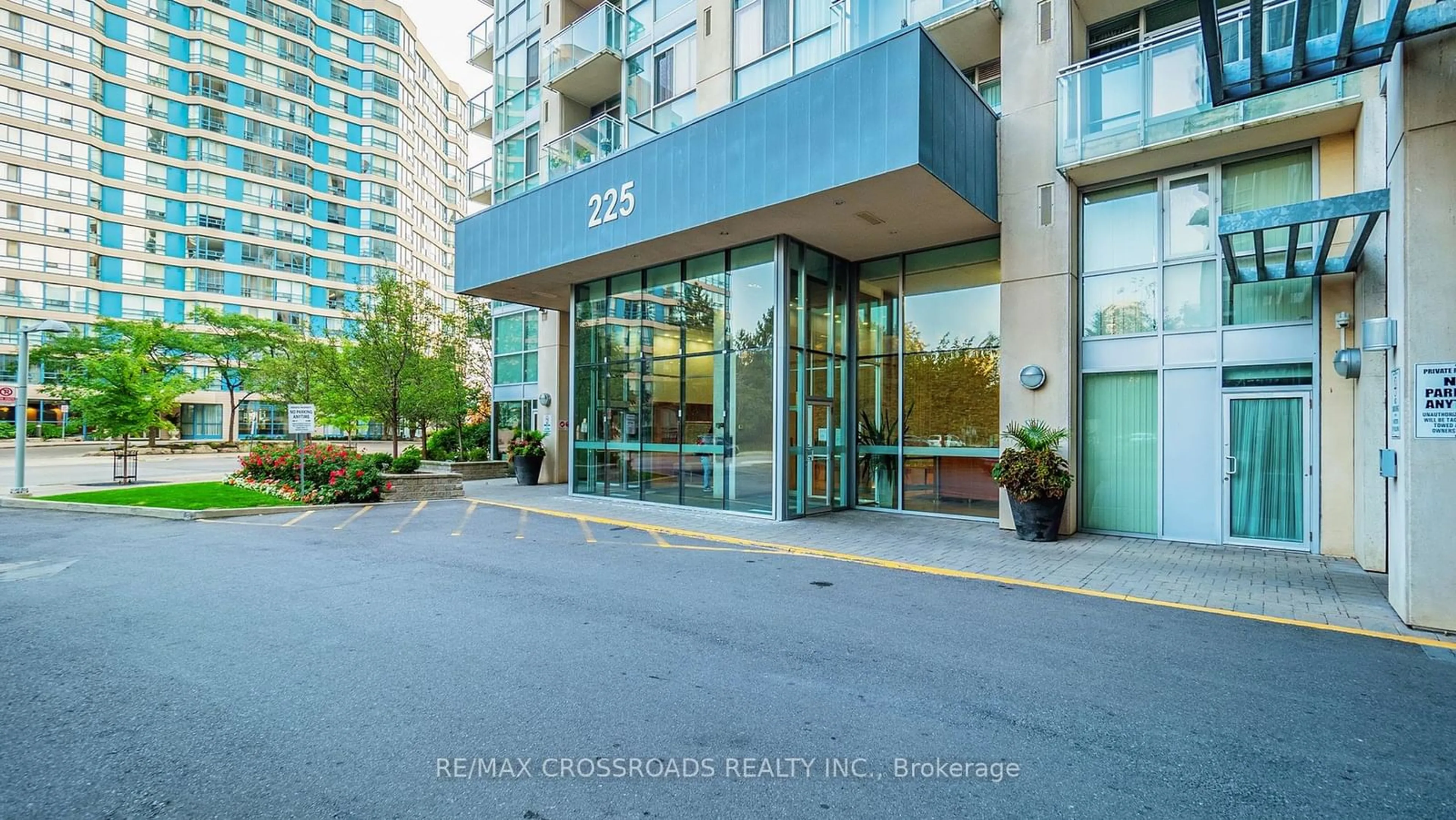 Indoor foyer for 225 Webb Dr #608, Mississauga Ontario L5B 4P2