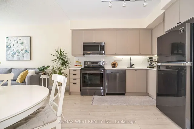Additional property image - 15 Zorra St Unit 605