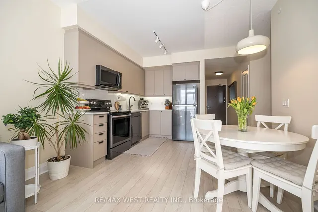 Additional property image - 15 Zorra St Unit 605