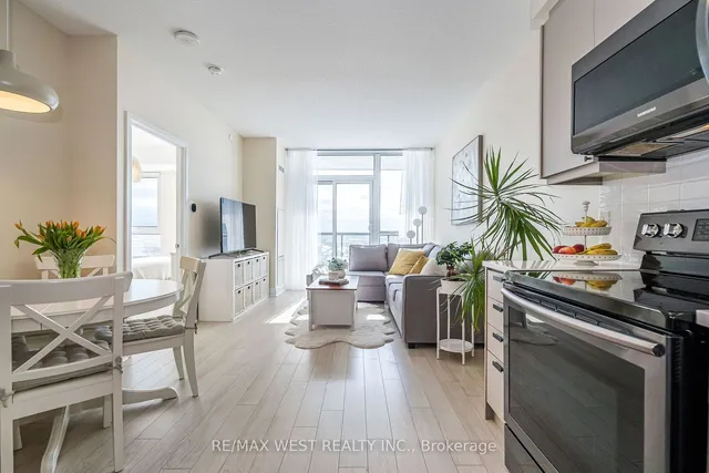 Additional property image - 15 Zorra St Unit 605