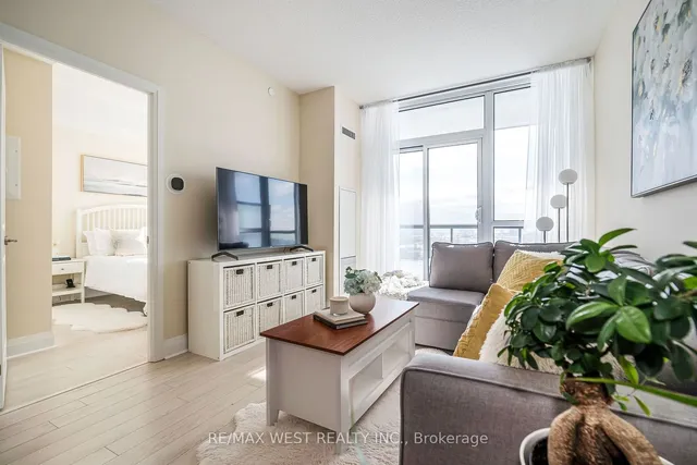 Additional property image - 15 Zorra St Unit 605