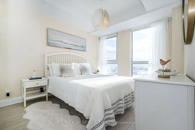 Additional property image - 15 Zorra St Unit 605