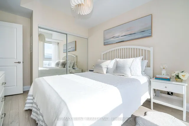 Additional property image - 15 Zorra St Unit 605