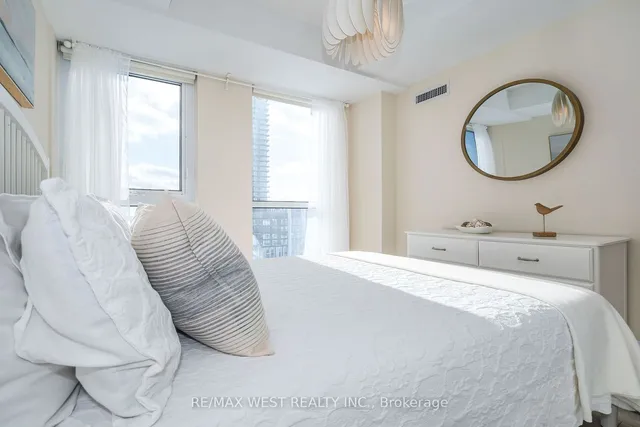 Additional property image - 15 Zorra St Unit 605