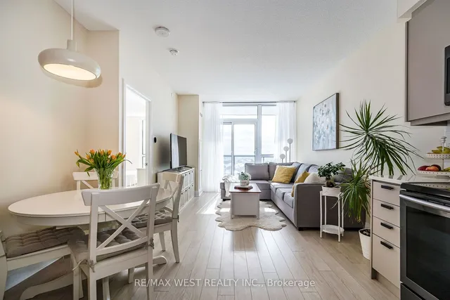 Additional property image - 15 Zorra St Unit 605
