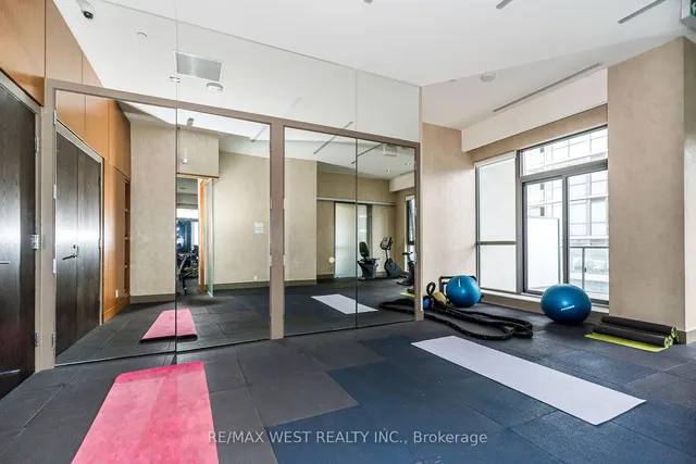 Additional property image - 15 Zorra St Unit 605