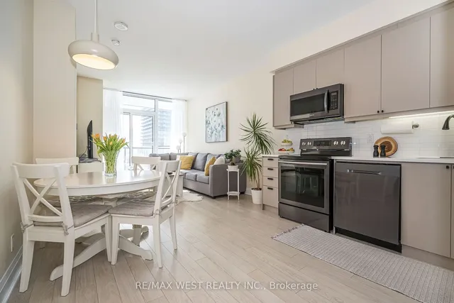 Additional property image - 15 Zorra St Unit 605