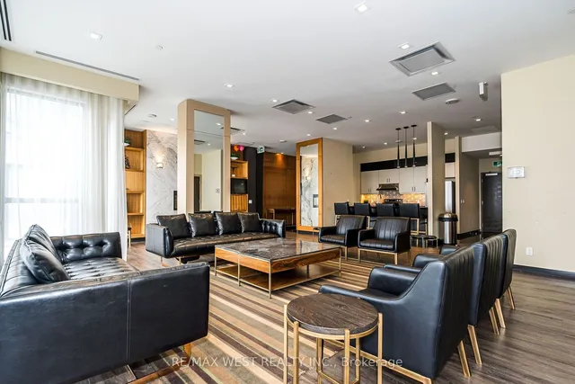 Additional property image - 15 Zorra St Unit 605