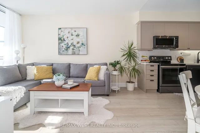 Additional property image - 15 Zorra St Unit 605