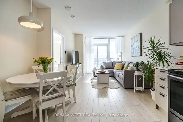Additional property image - 15 Zorra St Unit 605