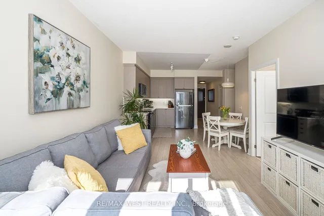Additional property image - 15 Zorra St Unit 605