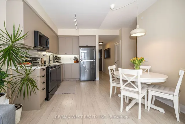 Additional property image - 15 Zorra St Unit 605