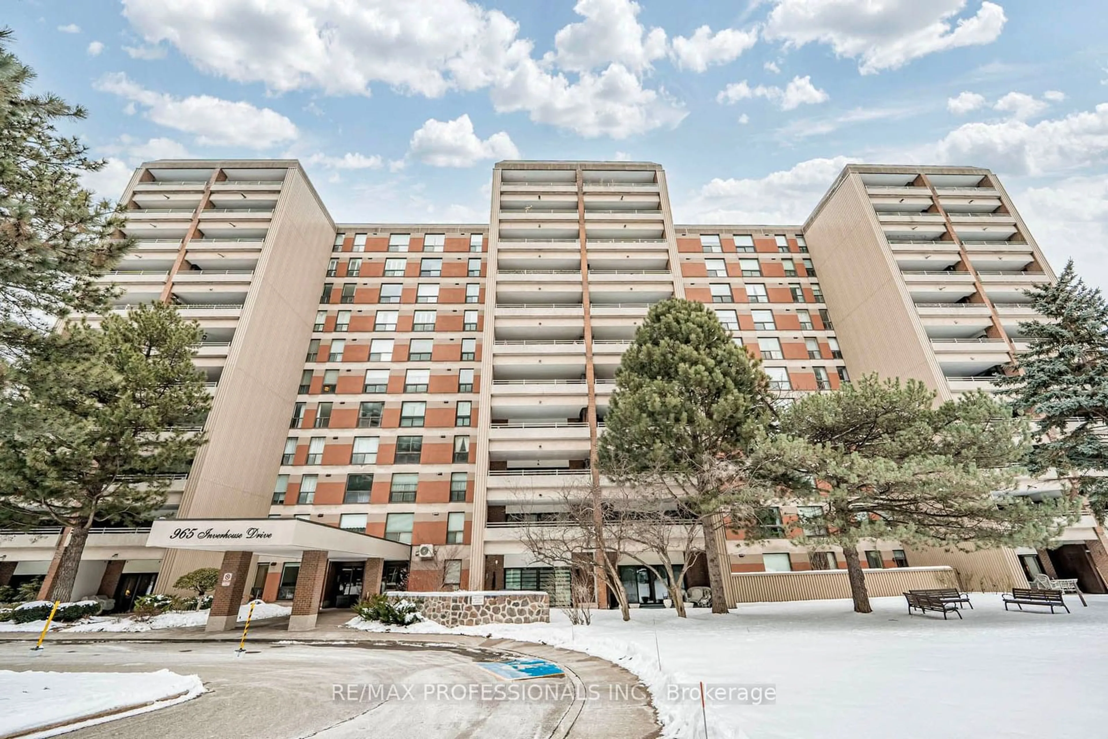 Unknown for 965 Inverhouse Dr #612, Mississauga Ontario L5J 4B4