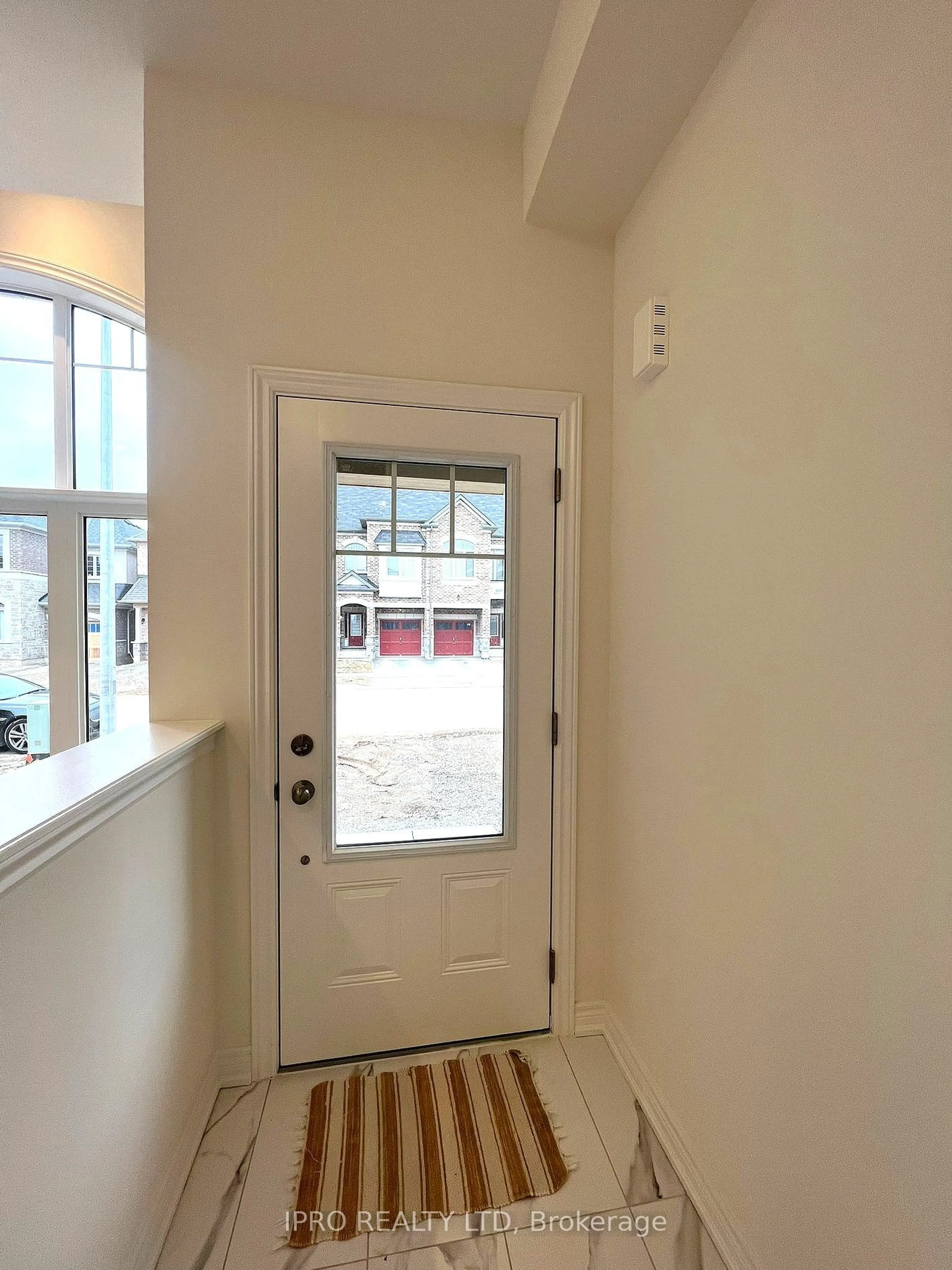 Indoor entryway for 3950 Koenig Rd, Burlington Ontario L7M 0Z8