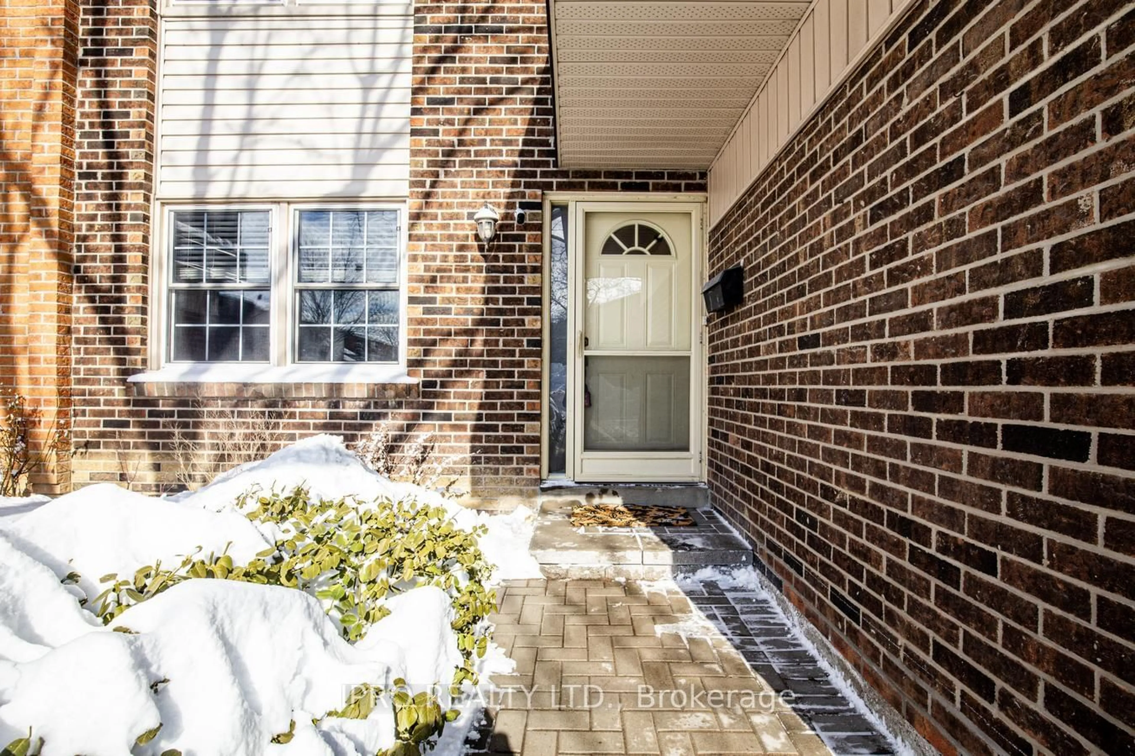 Home with brick exterior material, street for 2120 Rathburn Rd #14, Mississauga Ontario L4W 2S8